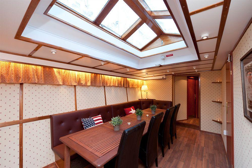 Hotell M/S Monika Стокхолм Екстериор снимка